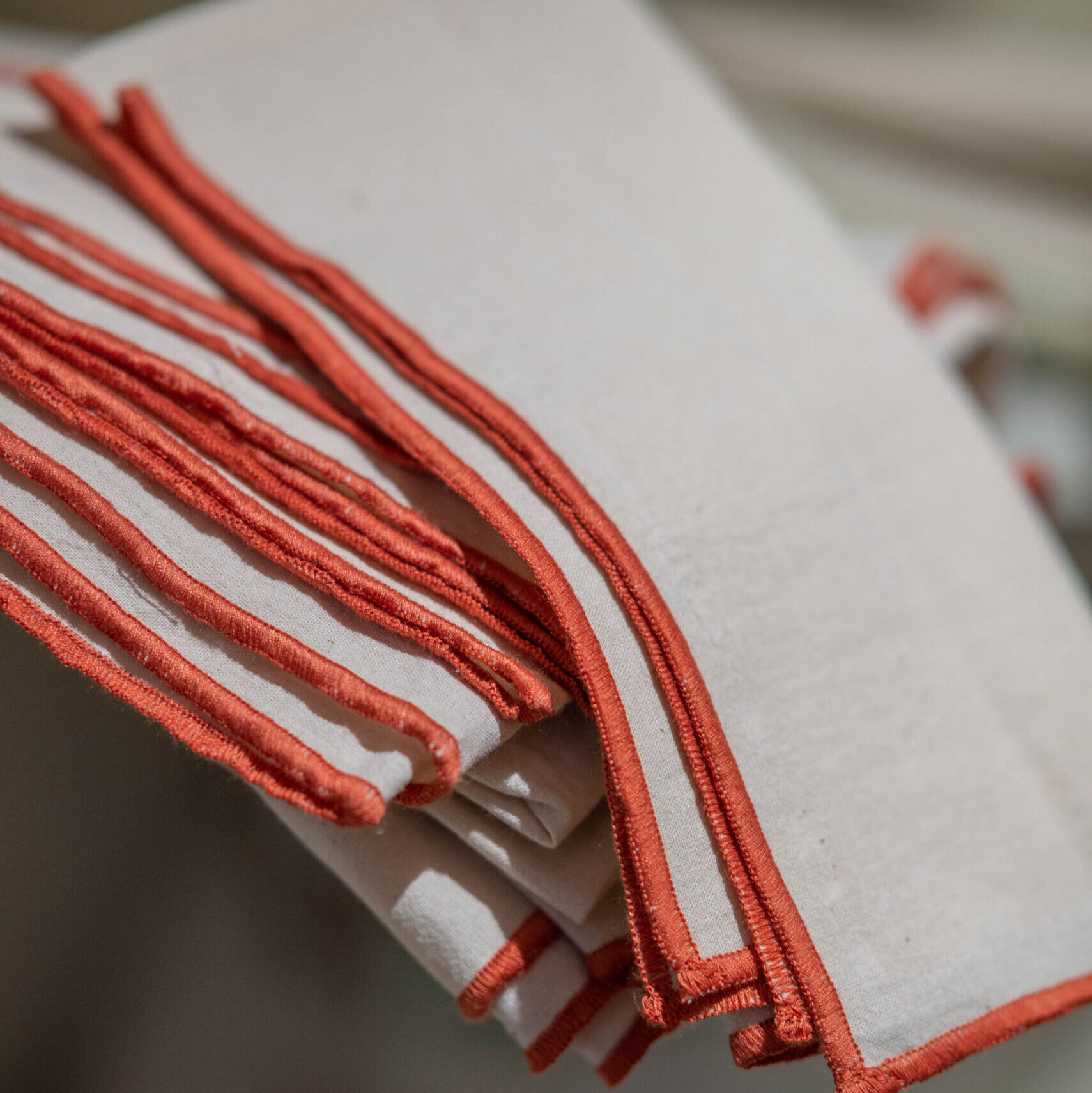 Cotton napkins wiht red borderpg