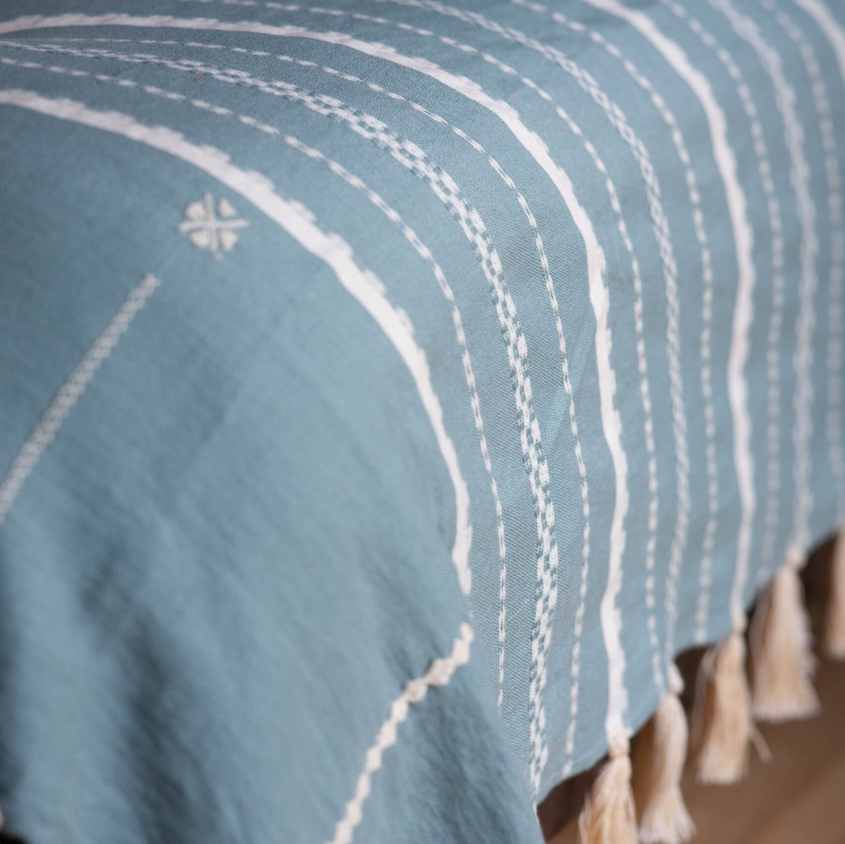 Siwa bed throw bed Maadijpg